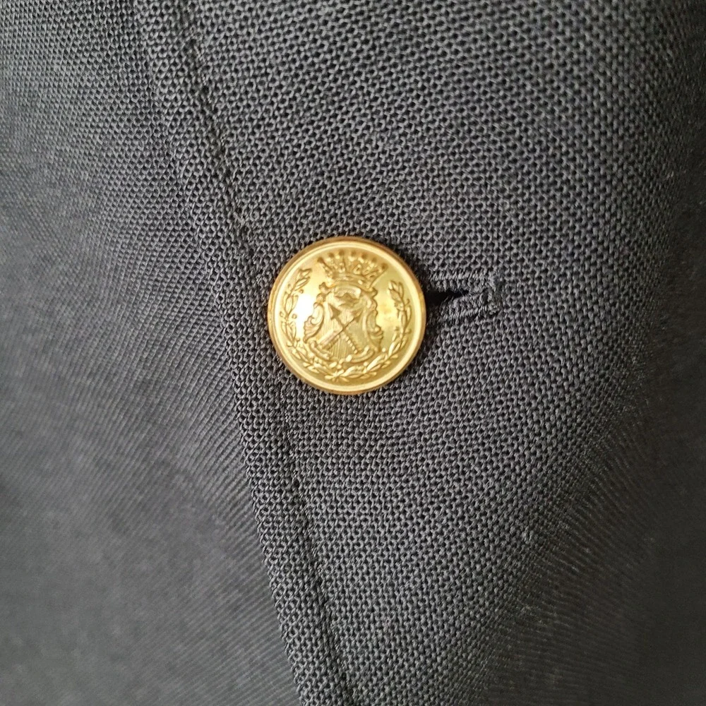 LaCrosse loose button